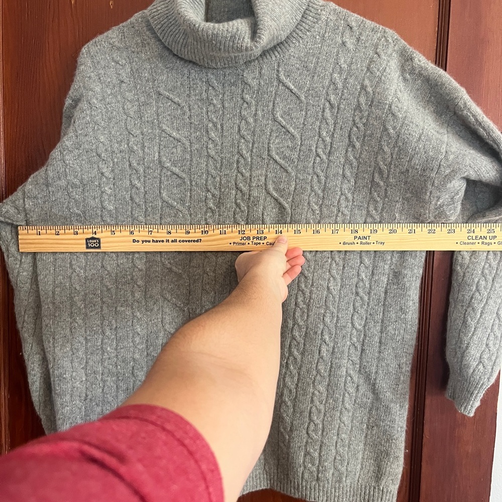 Elegant Gray Cable Knit Turtleneck Sweater with lambswool & angora hair - Picture 6 of 8